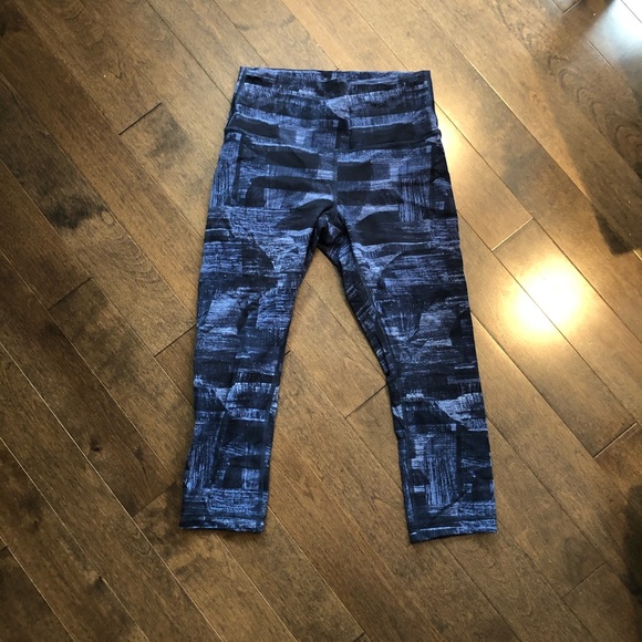 Lululemon wunder under cropped leggings🧘💙 - Picture 3 of 3